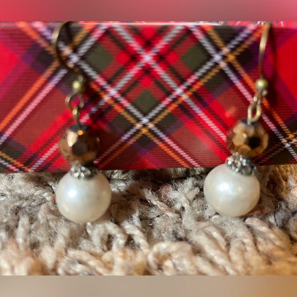 🌻 FAUX PEARL DANGLES Earrings 🌻    bronze and rhinestone Vintage 90s Dainty EUC
